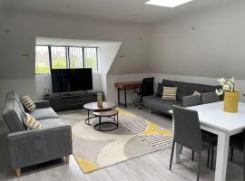 Orchid Lodge - Two Bed Generous Flat - Parking, Netflix, WIFI - Close to Blenheim Palace & Oxford - F4, apartment in Kidlington
