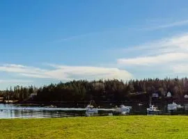 East Wind Inn & Suites