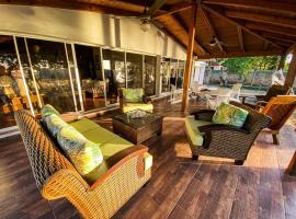 Villa lujosa cerca de la playa, hotel in San Felipe de Puerto Plata
