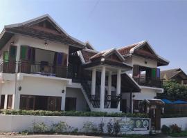 โฮ่งเฮือนคำโฮมสเตย์ Hong Huean Kham Homestay, hotel sa parkingom u gradu Na