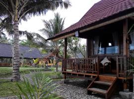 Mina Tanjung Hotel, hotel cerca de Cascada Tiu Gangga, Tanjung