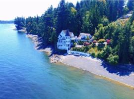 Vancouver Castle Waterfront with hot tub beach downtown, villa em Chemainus