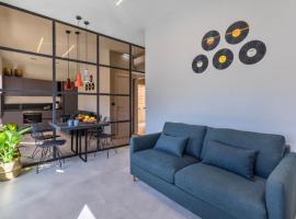 New - Designer finished 1 Bedroom apartment A 5 minutes ferry away from Valletta, hotel v destinaci Mosta
