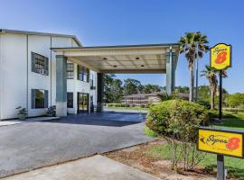 Super 8 by Wyndham Kinder/Coushatta near Casino – hotel w mieście Kinder