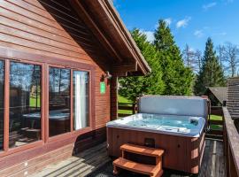 Lady Galloway 28 with Hot Tub, cabin in Newton Stewart