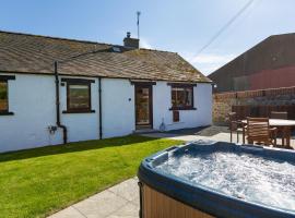 Cannich Cottage at Parbroath Farm، فندق في كوبار