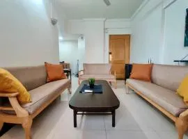 2 BHK cozy apartment w/ Netflix and wifi in Bandra