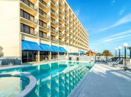 Crystal Coast Oceanfront Hotel, hotel v destinaci Pine Knoll Shores