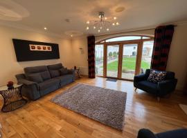 24 Castle Hume Court Holiday House, vacation rental in Enniskillen