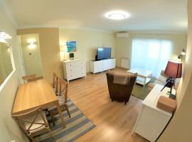 Carnaxide modern T1 apartment w balcony in Carnaxide Oeiras Lisbon, renta vacacional en Carnaxide