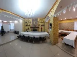 Куренiвський Двiр