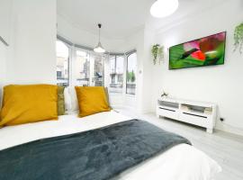 TERRACE 2 BEDROOMS in Relaxing Covent Garden Apartment, hotel near Somerset House, London