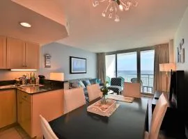Luxury 2 bedroom 2 bathroom Ocean Front Condo on the 12th floor for 8