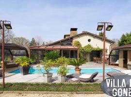 Villa des gones, hotel na may jacuzzi sa Dommartin