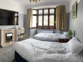 Amazing and Romantic O2 Arena 4 Bedrooms House free parking