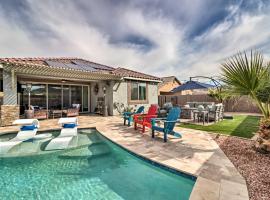 Heated Pool Stunning Goodyear Vacation Rental!、グッドイヤーのスパホテル