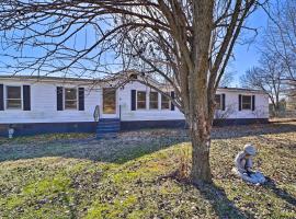 Family-Friendly Bernice Home: 2 Mi to Lake & Park!, Hotel in Bernice