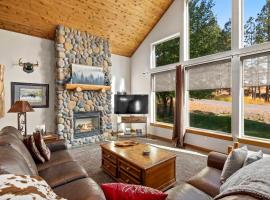 Dog-Friendly Ronald Vacation Rental Cabin!, hotel with parking in Ronald