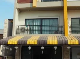 Bed&Breakfast@Bangpa-in Hostel