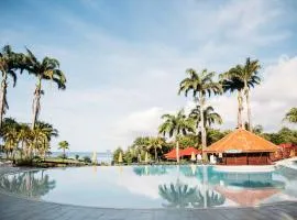 Au beau village studio avec piscine magnifique