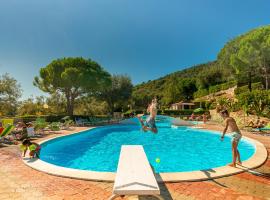 Villino Garden & Pool, camping i Marina dʼAndora