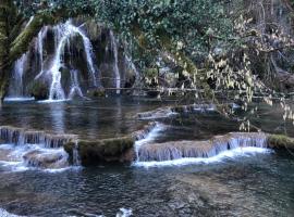 Gite de la cascade, hotel a Les Planches-près-Arbois