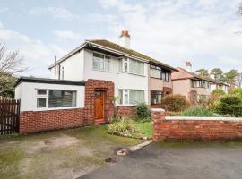 The Hollies, holiday home in Prestatyn