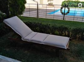Luxury Apartment with Pool View, khách sạn ở Xylokastron