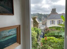 Appartement de 1634 avec balcon au sud sur jardin en plein cœur historique, lugar para ficar em Tréguier