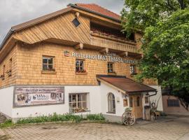 Landhotel zum Matthiasl, готель біля визначного місця Marchhäuser Ski Lift, у місті Bischofsreut