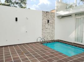 Espectacular casa con piscina privada y vistas, cabaña o casa de campo en Los Patios