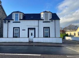 Cosy detached house in central location, feriehus i Oban