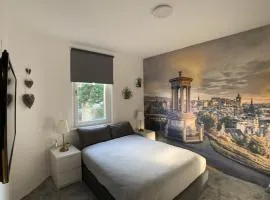 Maria- Bright and Modern City Center Apartment .