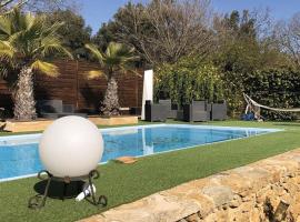 CHARMANT STUDIO DANS MAS, hotel com piscinas em Aigaliers