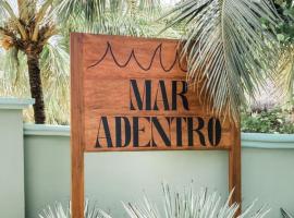 Mar Adentro Sanctuary, beach hotel in Tola