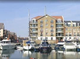 Fabulously located Marina apartment - marina views, hotell i Pevensey