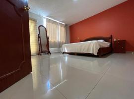BEAUTIFUL PRIVATE HOUSE in the downtown with 3 floors: Tepatitlán de Morelos'ta bir otel