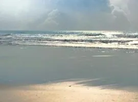 T2, bord de plage et piscine