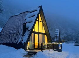 Klek 77 Luxury Chalets near Jahorina, cabin in Paočići