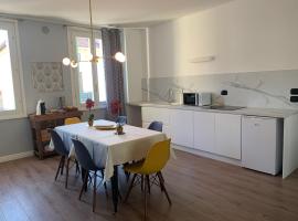 Al Viale 2, apartment in Negrar