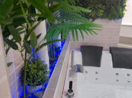 Espectacular apartamento con spa privado, hotel in Miami Platja