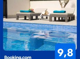 CASA SOLEADA. Intimidad, piscina y mucho sol., hotel en Santiago de la Ribera