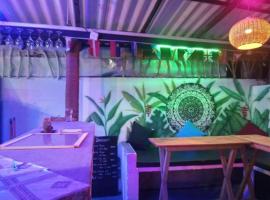 Hostel Taru surf camp and restaurant, hostel Unawatunas