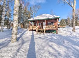 Picturesque Maine Getaway with Lake Access!, hytte i Rangeley