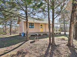 Clayton Cabin Rental Near Sardis Lake!, hotel sa Clayton