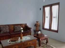 Soraya Homestay, hotel with parking in Tulungagung