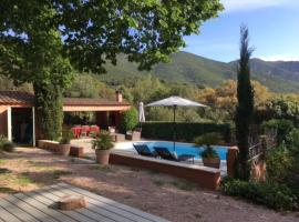 Gite dans le maquis avec piscine privée, villa en Peri