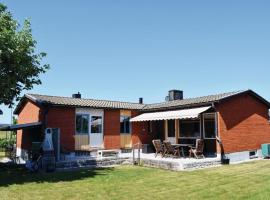 Amazing Home In Visby With 4 Bedrooms And Sauna, vila v mestu Visby