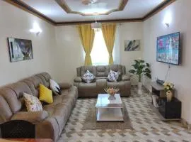 Homely,Stylish Nyali 2BR Suite w/ Hot Shower WIFI