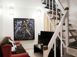 King Arts Bed and Breakfast with WiFi and Netflix! Near Bluemoon and Angelfields, feriebolig i Silang